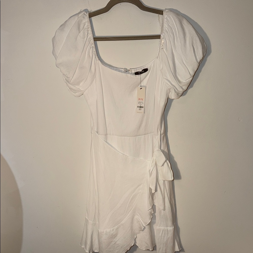 Francesca's Collections White Puff Sleeve Mini Dress